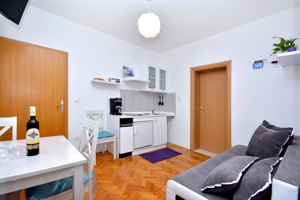Apartment Joe Light Podstrana Room photo